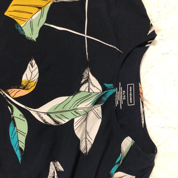 Van Heusen Dress Shirt - Picture 3 of 3